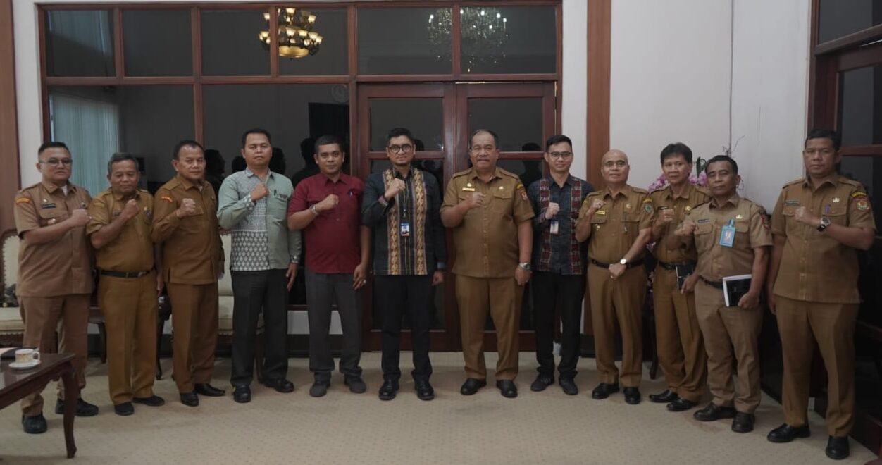 Bupati Asahan Taufik Zainal Abidin bersama Kepala BI Perwakilan Pematangsiantar, Ahmadi Rahman.