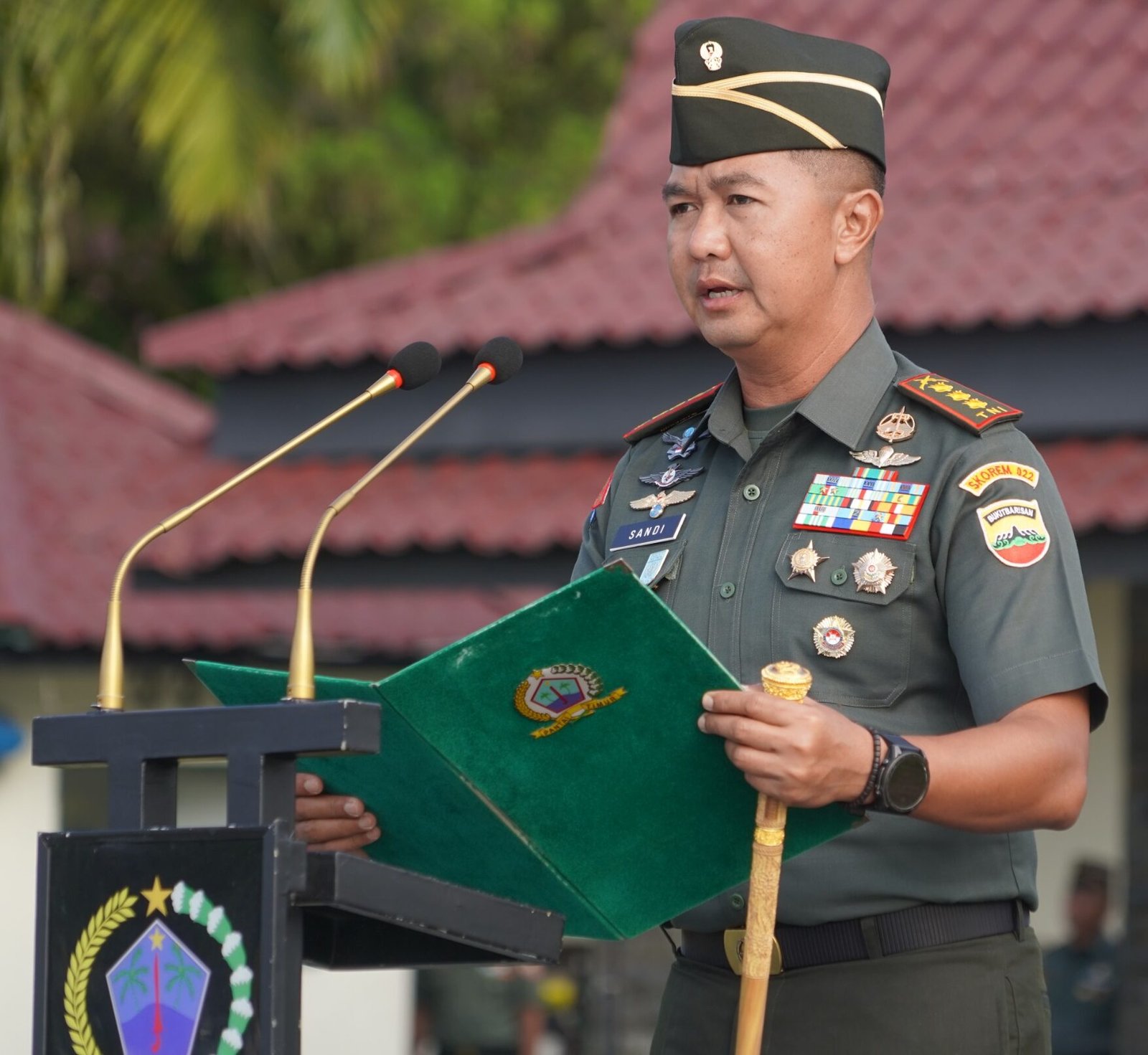 Komandan Korem 022/Pantai Timur, Kolonel Inf Sandi Kamidianto, saat membacakan amanat Menpora.