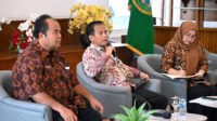 Kepala Badan Pendapatan Daerah Sumut Ardan Noor saat Konferensi Pers terkait Pemutihan dan Diskon Pajak Kendaraan Bermotor Tahun 2025 di Anjungan Dekranasda Sumut, lantai 1 Kantor Gubernur Sumut, Jalan Diponegoro No. 30, Medan