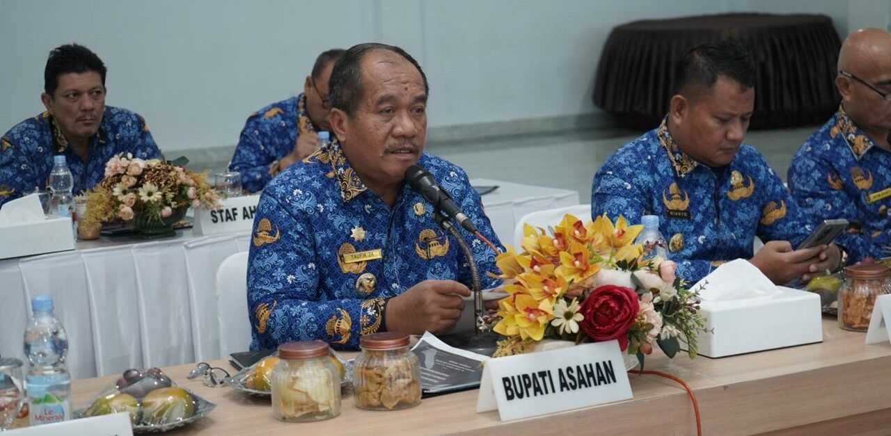 Taufik Zainal Abidin sampaikan arahan saat memimpin Rakorpem.