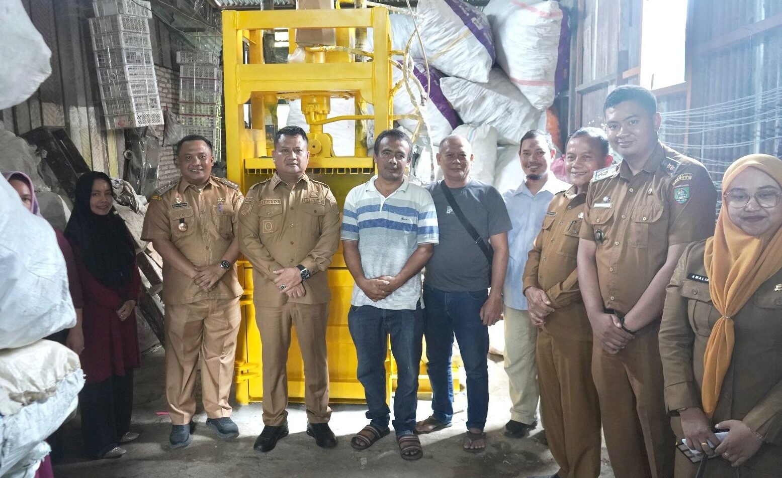 Rianto serahkan bantuan mesin press bagi kelompok Selawan Asri