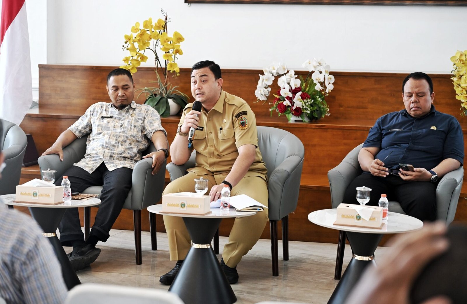 Pemerintah Provinsi Sumatera Utara (Sumut) melalui Biro Kesejahteraan Rakyat Setda Provinsi Sumut melakukan Konferensi Pers terkait "Mengoptimalkan Bantuan Pemerintah Sebagai Instrumen Pemberdayaan dan Peningkatan Kesejahteraan Sosial di Daerah" Kegiatan difasilitasi Dinas Kominfo Sumut ini berlangsung di Lobby Dekranasda Lantai 1 Kantor Gubernur Sumut Jalan Diponengoro Nomor 30 Medan