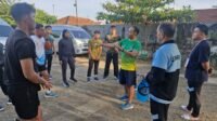 Para pesilat Sumut sedang mendengarkan bimbingan dari sang pelatih.