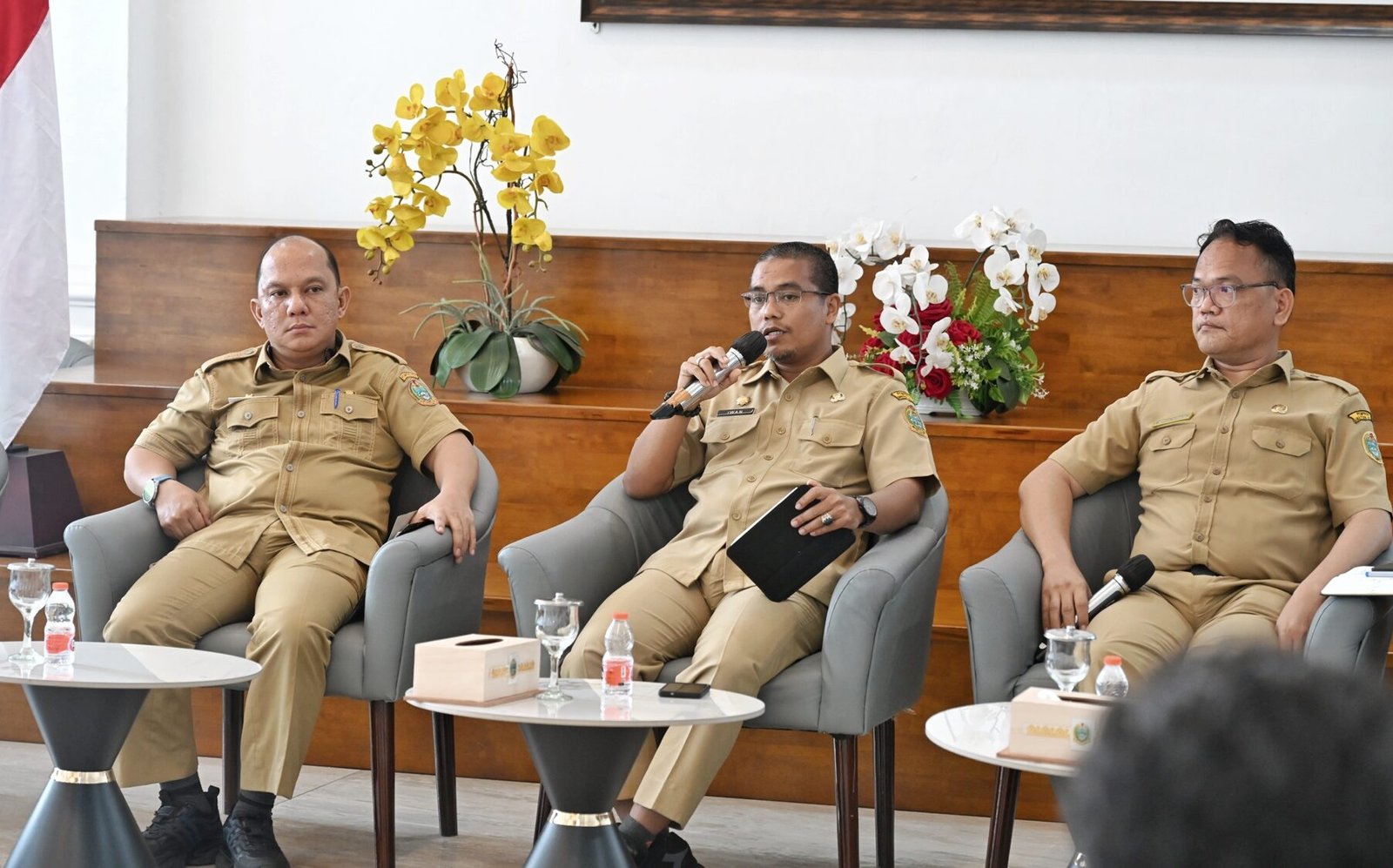 Pemerintah Provinsi Sumatera Utara (Sumut) melalui Sekretariat Dewan (Setwan) DPRD Sumut melakukan Konferensi Pers terkait "DPRD Sumut Mendengar: Aspirasi Rakyat, Kebijakan Berdampak" yang difasilitasi Dinas Kominfo Sumut di Lobby Dekranasda Lantai 1 Kantor Gubernur Sumut Jalan Diponengoro Nomor 30 Medan