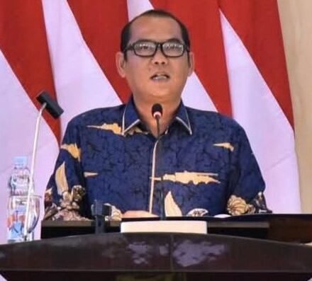 i Wakil Ketua Fraksinya Antonius Devolis Tumanggor 