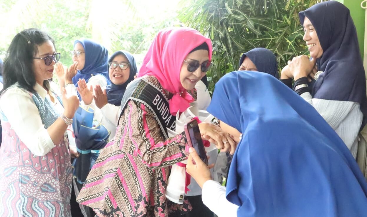 Bunda PAUD Simalungun saat Hadiri Perayaan Hari Guru.