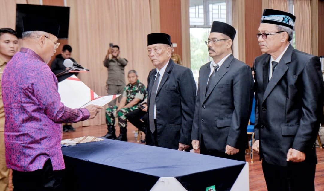 Bupati Simalungun saat melantik Pengurus Baznas Kabupaten Simalungun Periode 2023–2028 . 
