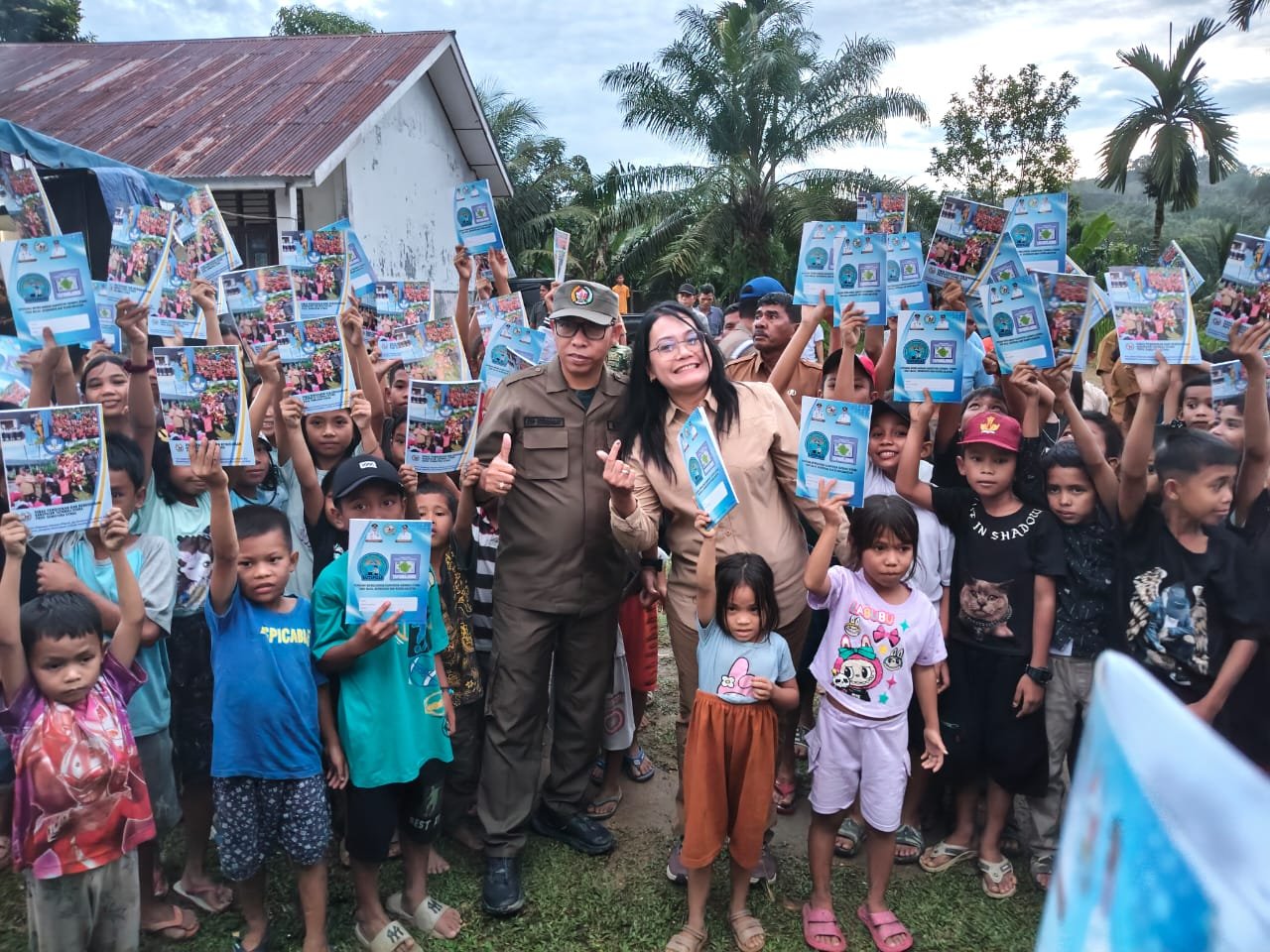 Bupati Taput JTP Hutabarat dan rombongan menjelajah daerah terpencil melihat langsung situasi kondisi. 