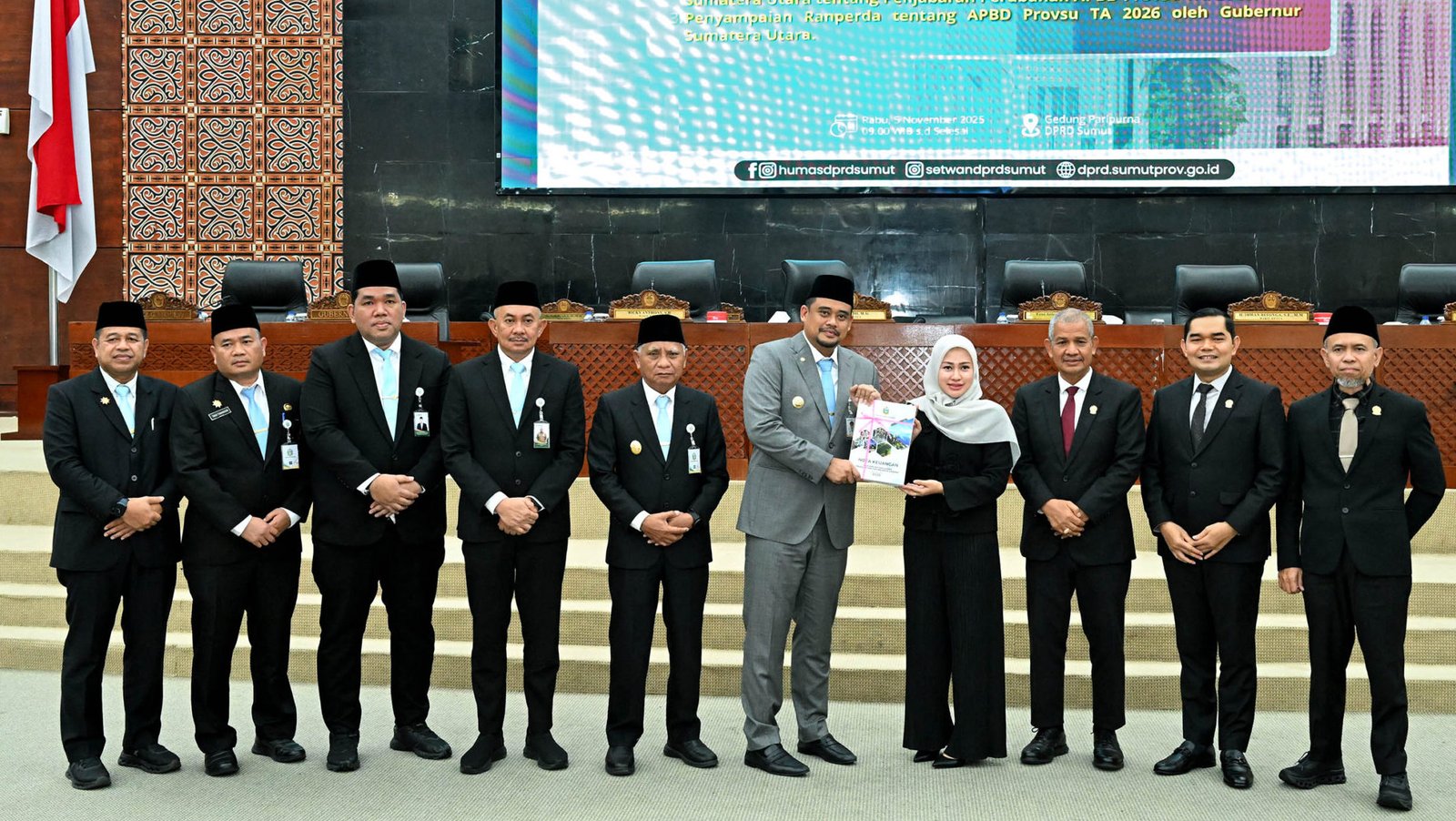 Gubernur Sumut Muhammad Bobby Afif Nasution menghadiri Rapat Paripurna DPRD Sumut dengan agenda Penyampaian Penjelasan Ranperda tentang APBD Provinsi Sumut Tahun Anggaran 2026 di Ruang Rapat Paripurna DPRD Sumut, Jalan Imam Bonjol, Medan, Rabu (5/11/2025). Turut hadir pada Rapat Paripurna tersebut yaitu Wakil Gubernur Sumut Surya dan Pj Sekdaprov Sumut Sulaiman Harahap.