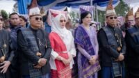 Pemerintah Kabupaten bersama masyarakat saat gelar Syukuran dan Pesta Rakyat atas penganugerahan gelar Pahlawan Nasional kepada Tuan Rondahaim Saragih Garingging.