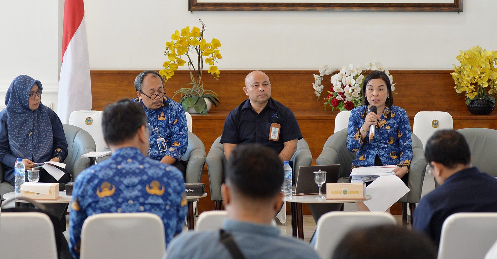 Pemerintah Provinsi Sumatera Utara (Sumut) melalui Dinas Kesehatan Provinsi Sumut melakukan Konferensi Pers terkait upaya mitigasi dan pengawasan terhadap potensi kasus keracunan yang diduga disebabkan oleh konsumsi Makanan Bergizi (MBG) bagi anak sekolah. Kegiatan yang difasilitasi Dinas Kominfo Sumut ini berlangsung di Lobby Dekranasda Lantai 1 Kantor Gubernur Sumut Jalan Diponengoro Kota Medan