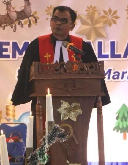 Pdt Ramos Simanjuntak menyampaikan khotbah