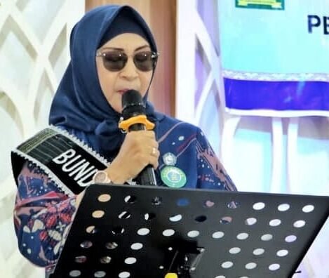 Bunda PAUD Simalungun Ny Hj Darmawati Anton Achmad Saragih saat buka Sosialisasi Dana BOP Cut Off Dapodik. 