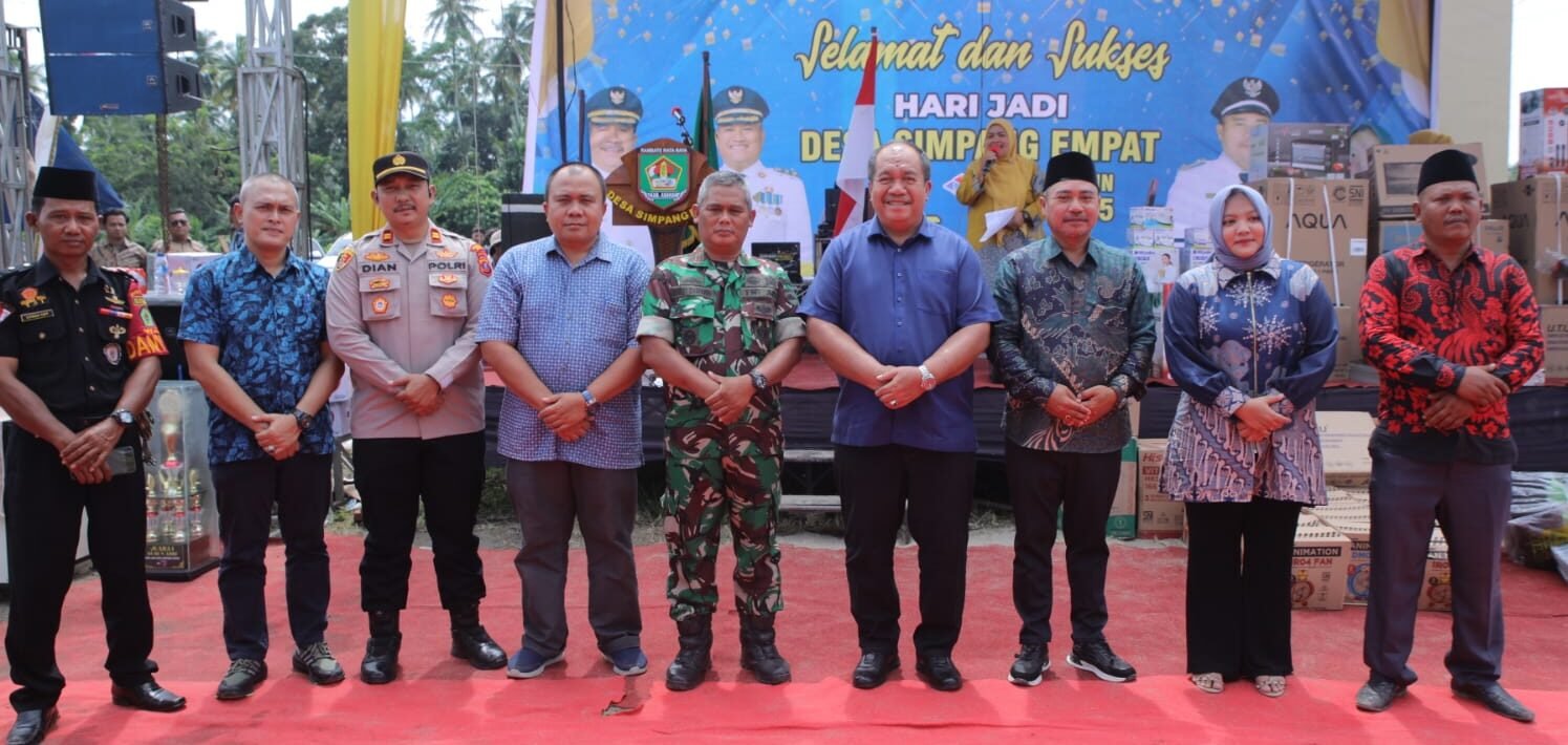 BUpati Asahan Taufik Zainal Abidin di dampingi Kepala Desa Simpang Empat, Dodi Riza Pohan dan Forkopincam Simpang Empat