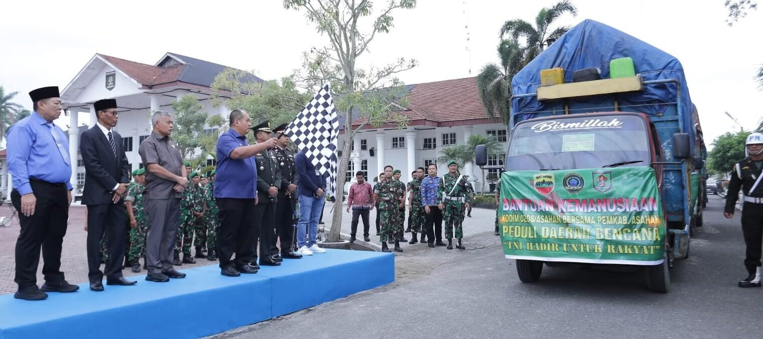 Taufik Zainal Abidin angkat bendera start saat melepas bantuan kemanusiaan 
