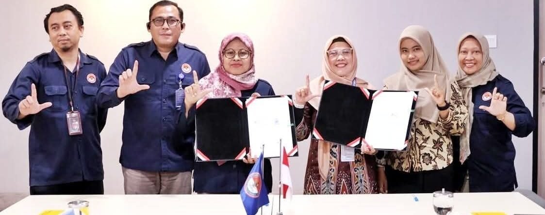 Foto bersama usai penandatanganan Nota Kesepakatan Bersama.