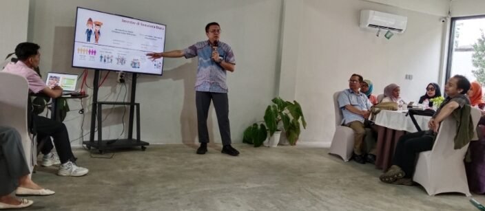 Kepala Bursa Efek Indonesia (BEI) Kantor Perwakilan Provinsi Sumut, Pintor Nasution memaparkan kinerja pasar modal sumut dihadapan wartawan dalam acaravBEI Media Gathering di Medan