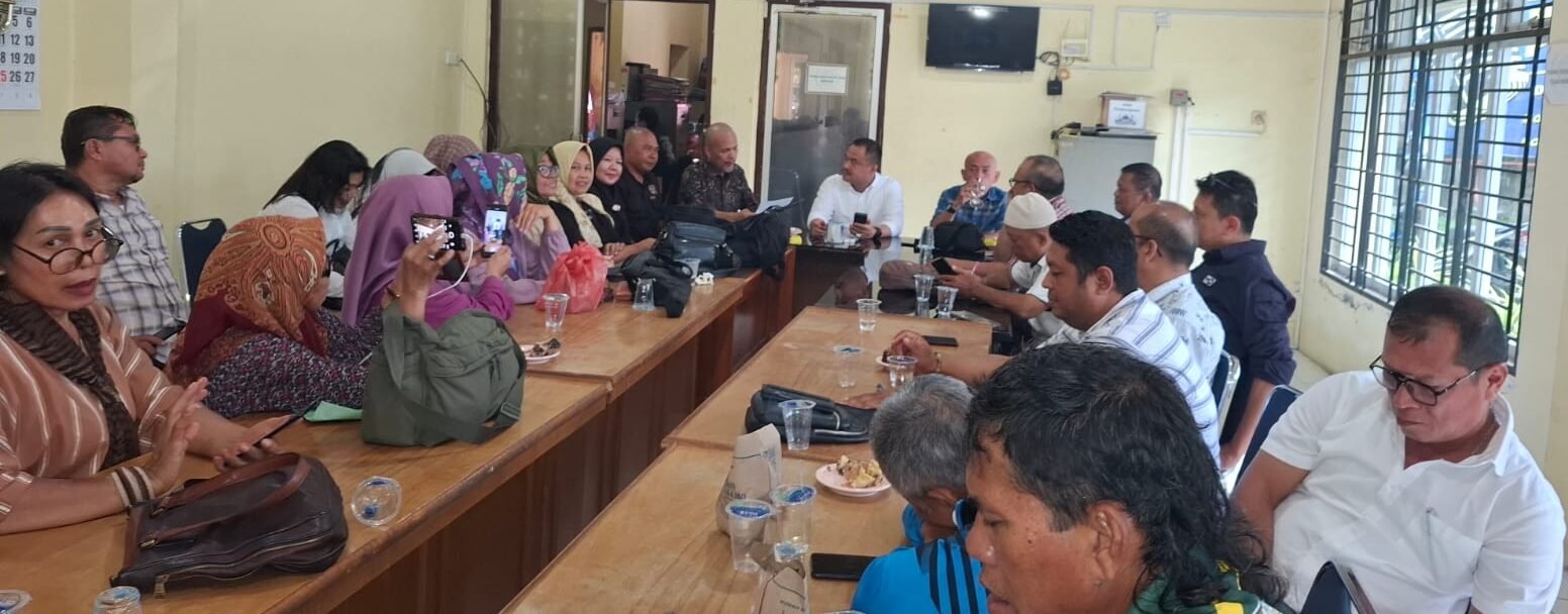 Panitia Rakerda PWI Sumut tahun 2025, saat menggelar rapat, Senin (8/12/2025). 