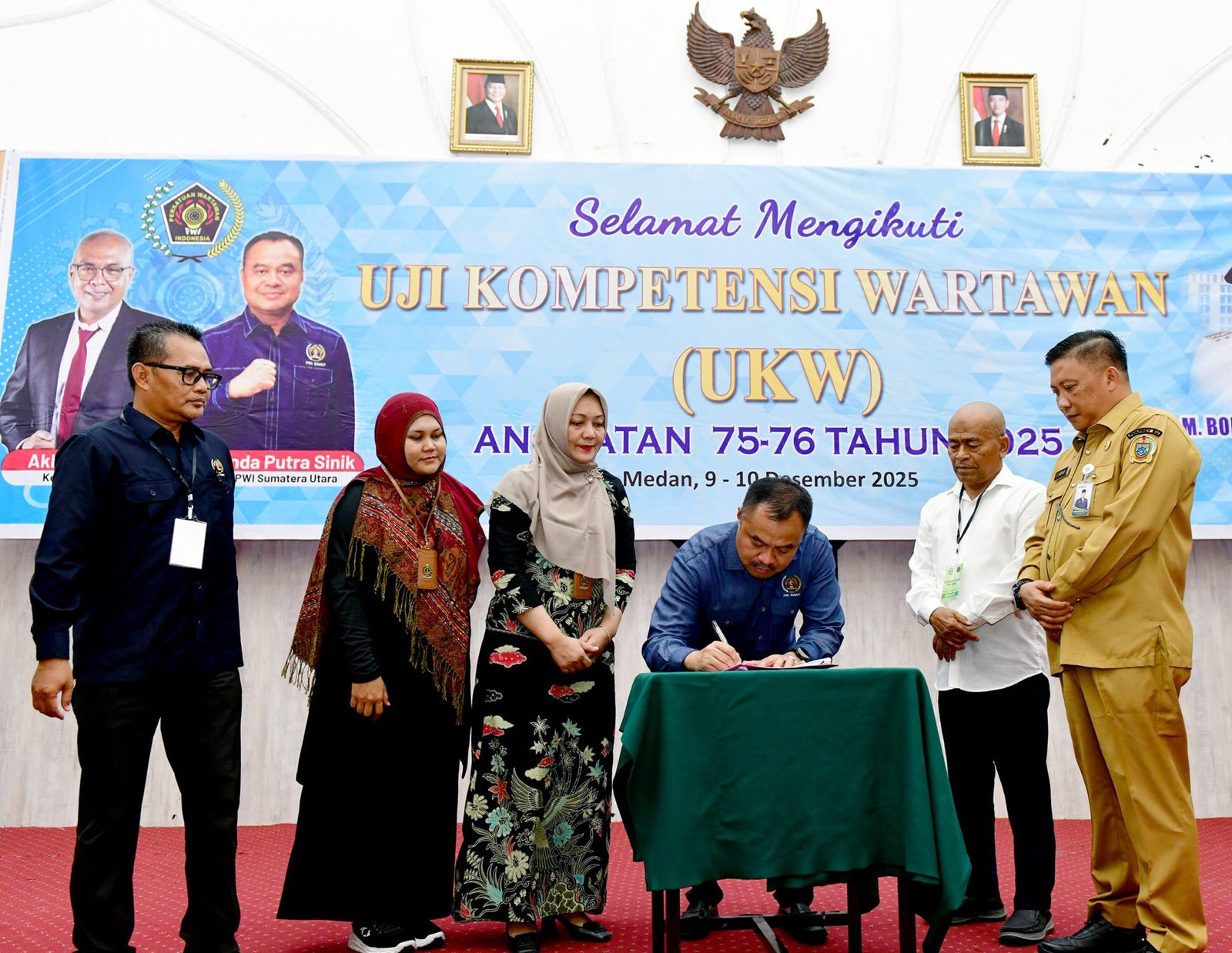 Kepala Dinas Komunikasi dan Informatika (Diskominfo) Provinsi Sumatera Utara (Sumut) Erwin Hotmansah Harahap membuka kegiatan Uji Kopetensi wartawan (UKW) Persatuan Wartawan Indonesia (PWI) Sumut di Hotel Madani, Jalan Sisingamangaraja Medan, Selasa (9/12/2025