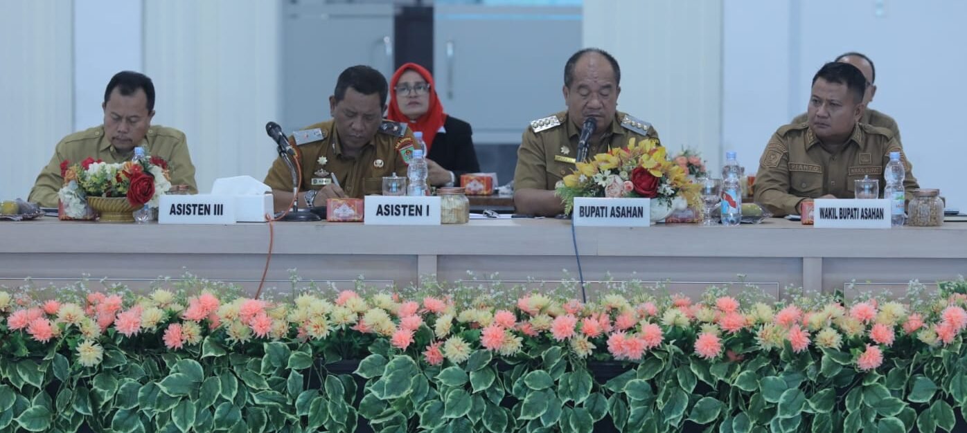 Taufik Zainal Abidin saat memimpin Rakorpem.