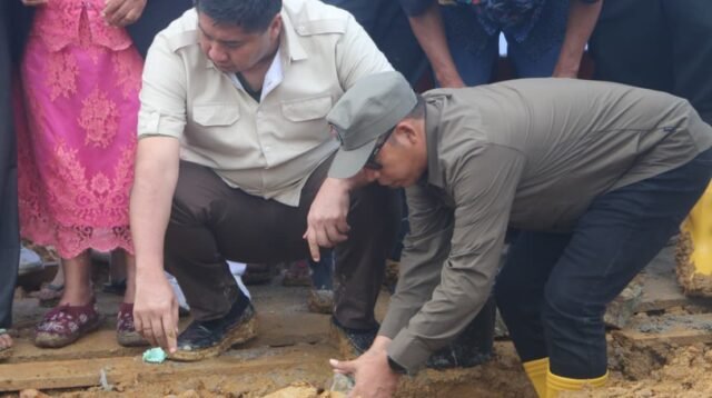 Mendagri Tito Karnavian dan Menteri Perumahan Maruarar Sirait meresmikan 103 rumah hunian tetap untuk korban bencana banjir di Taput..