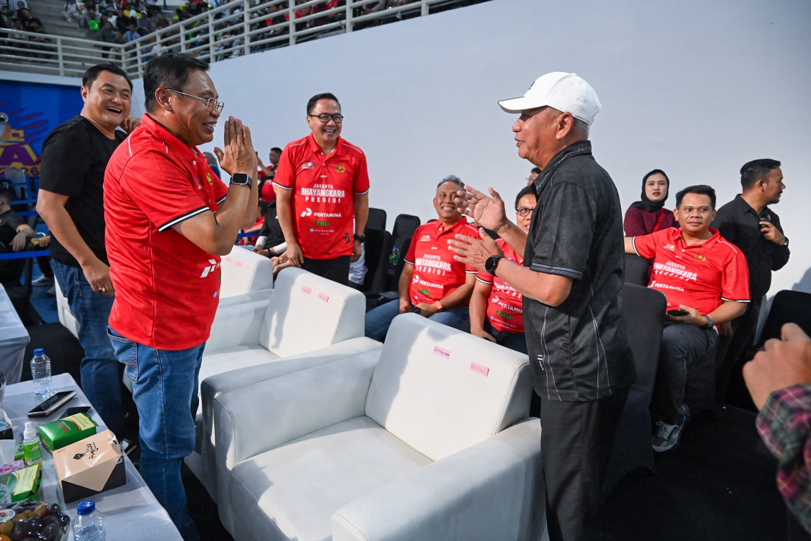 Wakil Gubernur Sumut, Surya menyaksikan Pertandingan Big Match Tim Putra Pro Liga Volley 2026 antara Tim Jakarta Lavani melawan Tim Jalarta Bhayangkari Presisi di GOR Indoor Volley, Sumut Sport Centre, Minggu (18/1/2026). 