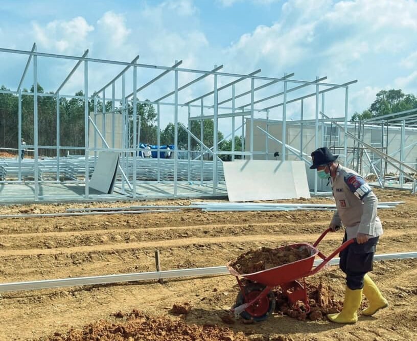 Brimob Poldasu Bangun Puluhan Rumah Hunian Sementara ( Huntara ) untuk Korban Banjir Bandang dan Longsor di Sipirok Tapsel.