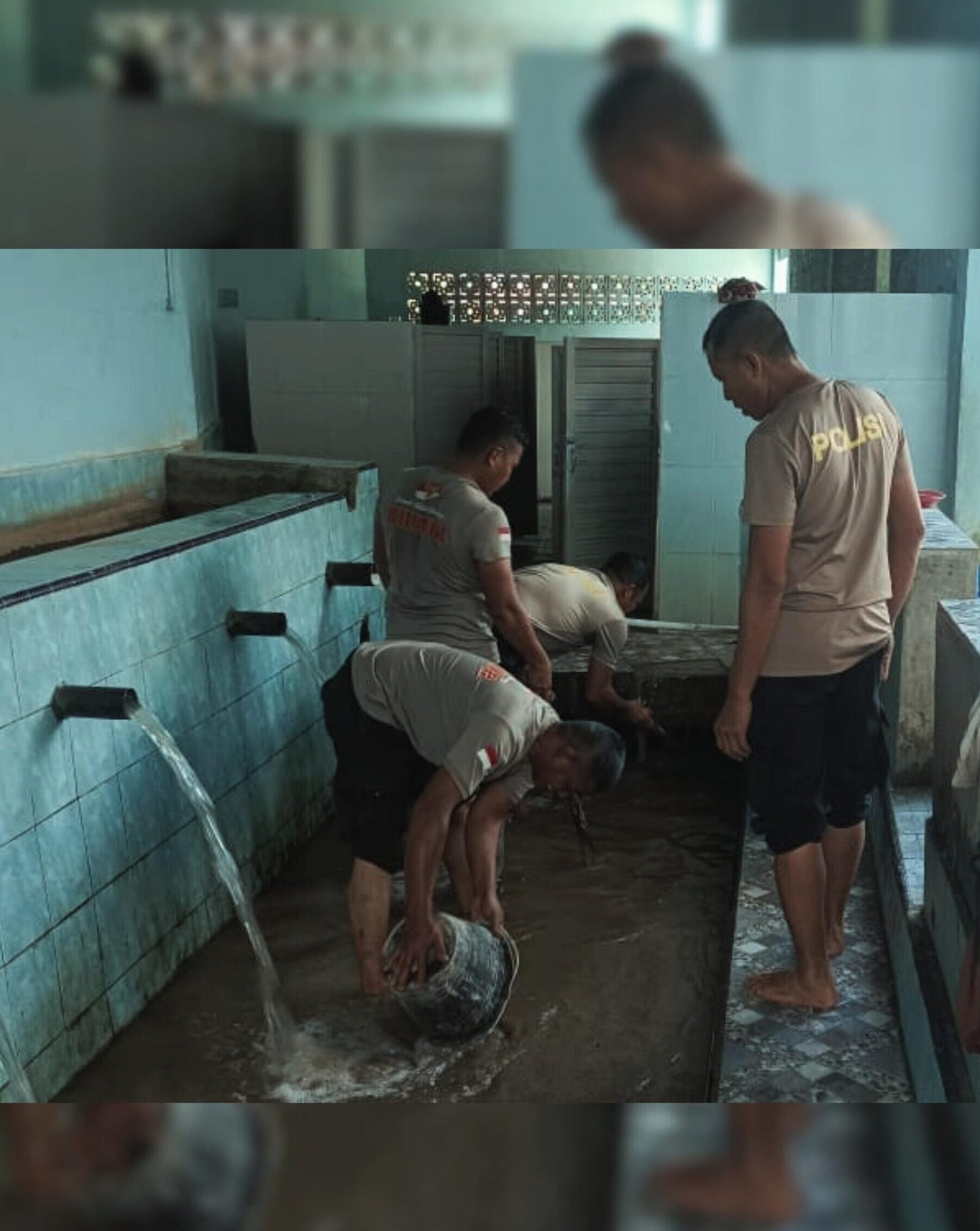 Brimob Poldasu Bersihkan Tempat Wudhu Mesjid Al Jihad Sayur Matinggi Tapsel.