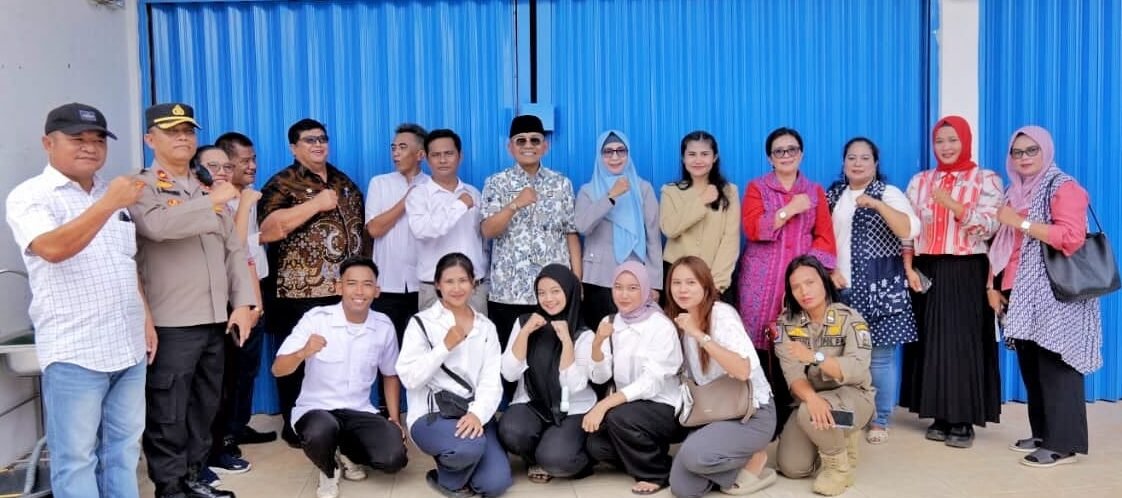 Bupati Simalungun (pakai peci) saat bersama usai paunching SPPG Makan Bergizi Gratis Ala Delphi. 