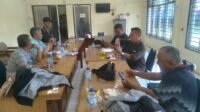 Suasana Rapat Panitia Pelaksana dalam membahas persiapan menghadapi Turnamen Domino PWI Sumut, Piala Kapolresta Medan, di gedung PWI Parada Harahap, Sabtu (17/1/2026)