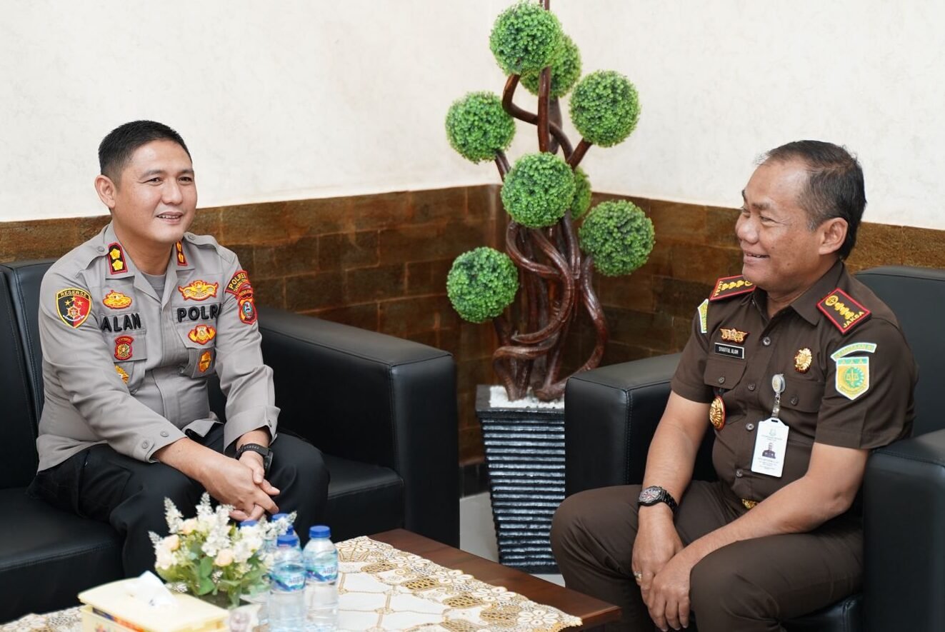 Kapolres Tapteng AKBP Muhammad Alan Haikel, S.K.M., S.I.K., M.I.K saat bersilaturahmi ke kantor Kejari Sibolga, Senin (12/1/2026).