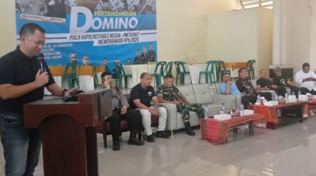 Kapolrestabes Medan Meriahkan HPN 2026 Dibuka: Kombes Pol Dr.Jean Calvijn Simanjuntak saat meyampaikan sambutannya sekaligus membuka Turnamen Domino PWI Sumut Piala Kapolrestabes Medan
