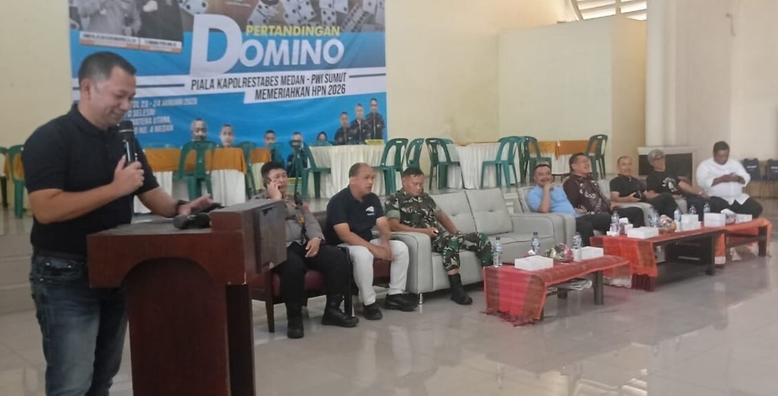 Kapolrestabes Medan Meriahkan HPN 2026 Dibuka: Kombes Pol Dr.Jean Calvijn Simanjuntak saat meyampaikan sambutannya sekaligus membuka Turnamen Domino PWI Sumut Piala Kapolrestabes Medan