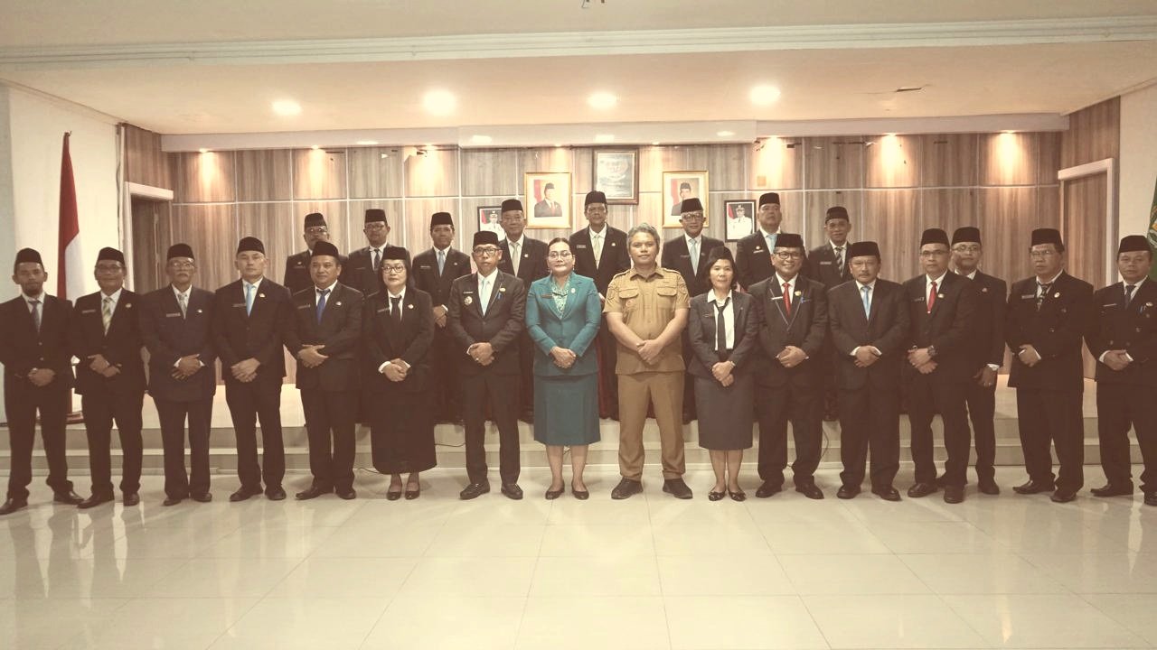 Bupati Taput lantik 21 pejabat termasuk 2 direktur, dan salah satu diantaranya mantan wakil bupati Taput Bangkit Silaban. 