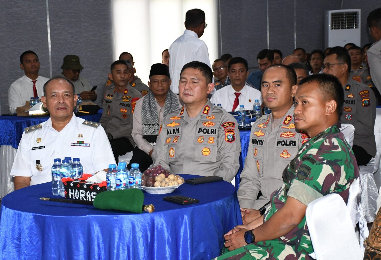 Wakil Bupati Tapteng Mahmud Efendi saat menghadiri acara pisah sambut Kapolres Tapteng di Aula Polres Tapteng, Sabtu (10/1/2026).