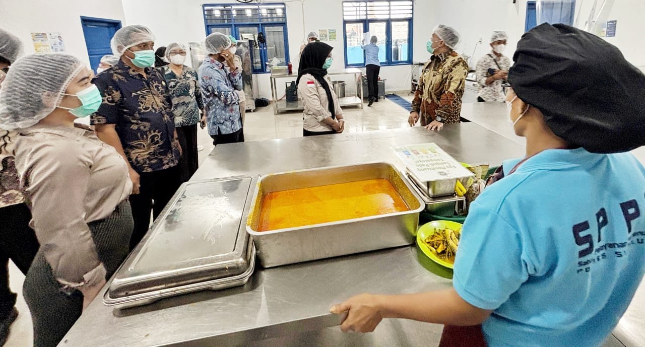 Wakil Bupati Simalungun saat tinjau dua SPPG.