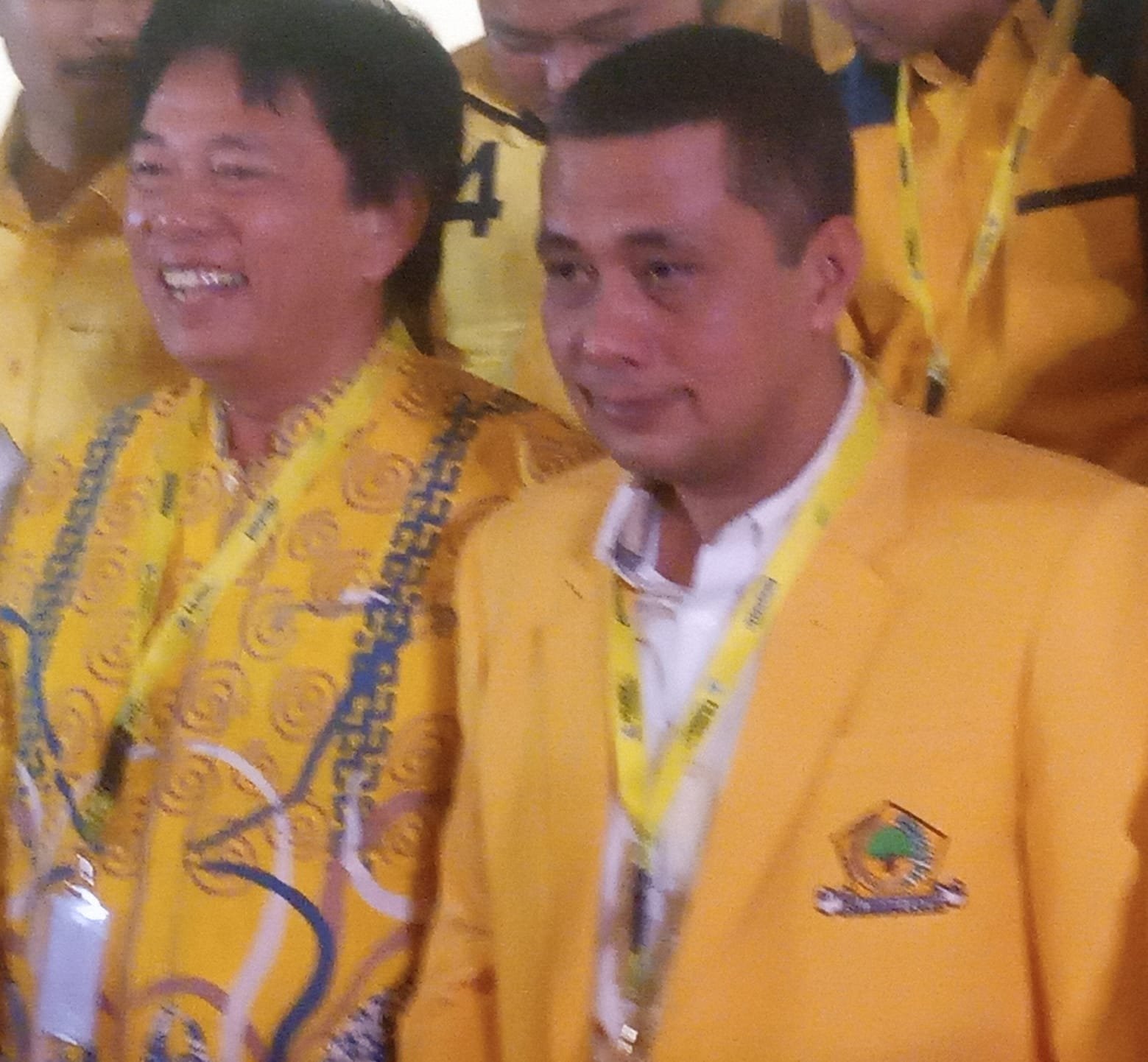 Andar Amin Harahap (kanan) saat  berfoto dengan kader Partai Golkar di Grand Ballroom Hotel JW Marriott. 