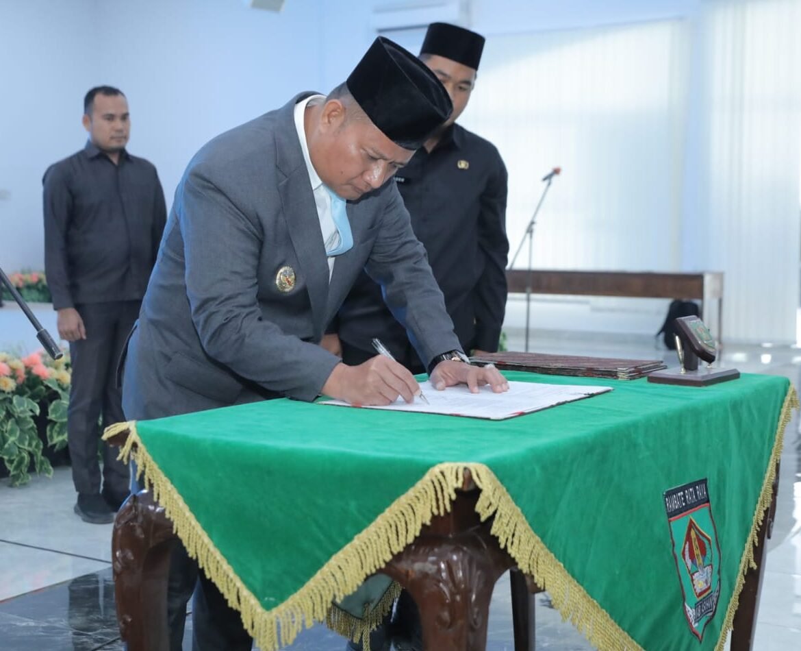 Wabup Asahan Rianto tanda tangani berita acara pelantikan