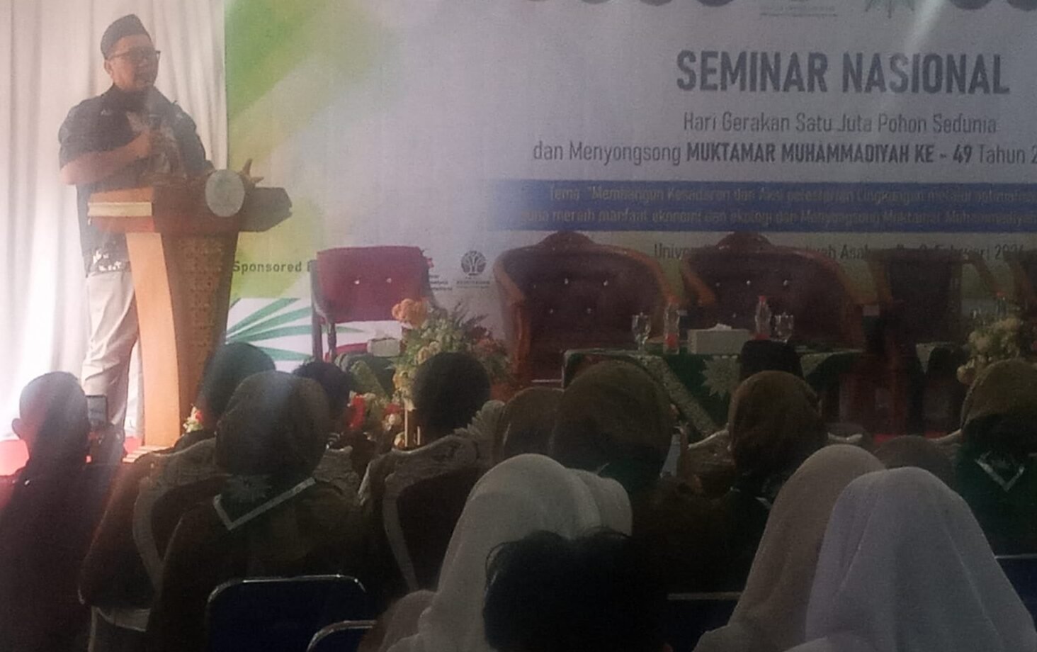 Sekretaris Majelis Lingkungan Hidup Pimpinan Pusat Muhammadiyah DR.Djihadul Mubarak, SE, MH, saat memberikan kata sambutan di seminar nasional hari gerakan satu juta pohon sedunia dan menyongsong muktamar Muhammadiyah ke 49 tahun 2027 di Medan