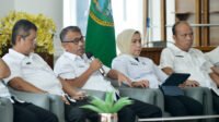Pemerintah Percepat Pemerintah Provinsi Sumatera Utara (Sumut) melalui Asisten Pemerintahan dan Kesejahteraan Rakyat Sekretariat Daerah Provinsi Sumut Basarin Yunus Tanjung dan Badan Penanggulangan Bencana Daerah Provinsi Sumut melakukan Konferensi Pers terkait Perkembangan Penanganan Bencana Alam di Sumut. Kegiatan yang difasilitasi Dinas Kominfo Sumut ini berlangsung di Lobby Dekranasda Lantai 1 Kantor Gubernur Sumut