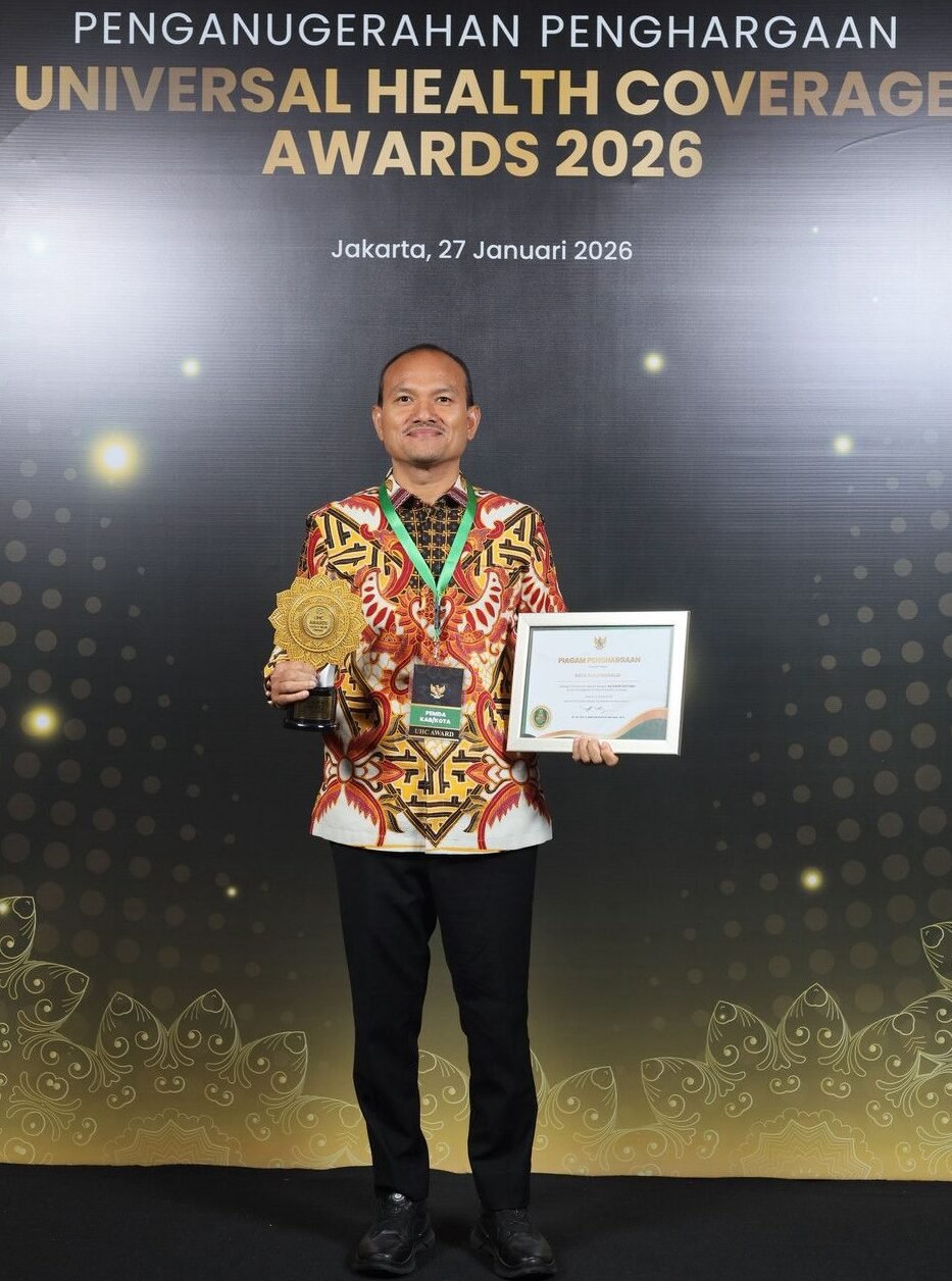 Wali kota Tanjung Balai Mahyaruddin Salim terima penghargaan UHC Award 2026, Kategori Pratama.