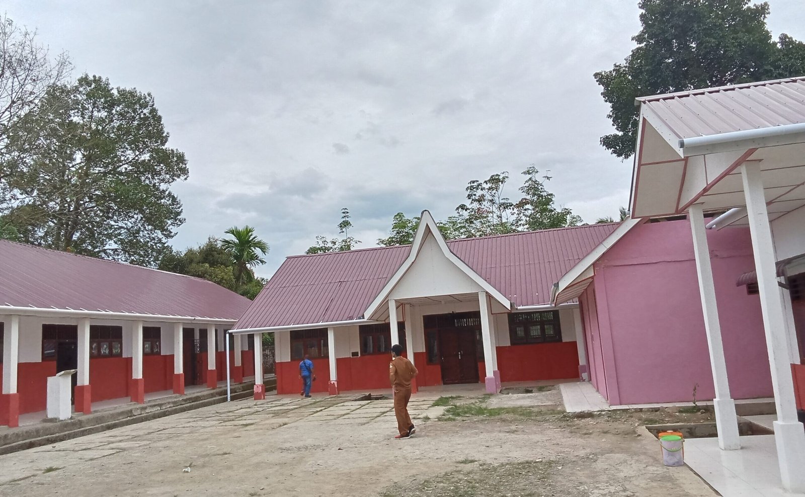 Gedung SDN 071121 Hilitotao yg sudah direhab.