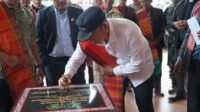 Bupati Taput JTP Hutabarat meresmikan Pusat Adat Simardangiang di Pahae Julu dirangkai dengan hilirisasi kemenyan.