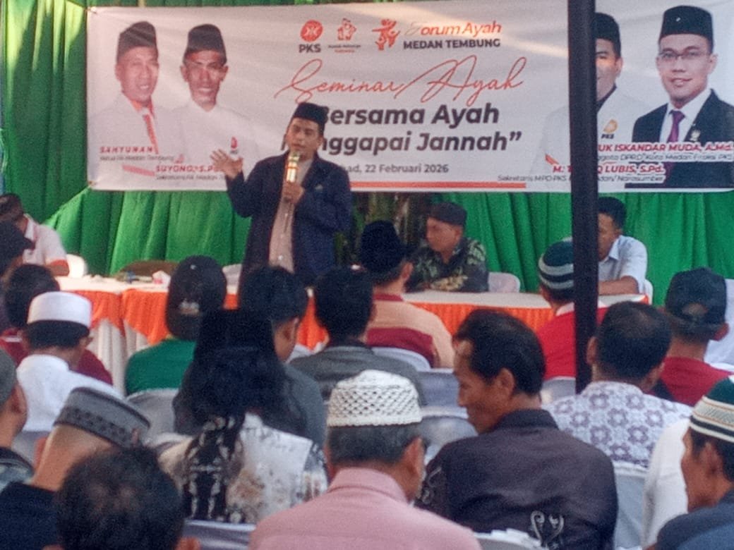 Sekretaris Majelis Pertimbangan Daerah (MPD) PKS Kota Medan ustadz Muhammad Taufiq Lubis, SPd menjadi pembicara di seminar ayah. 