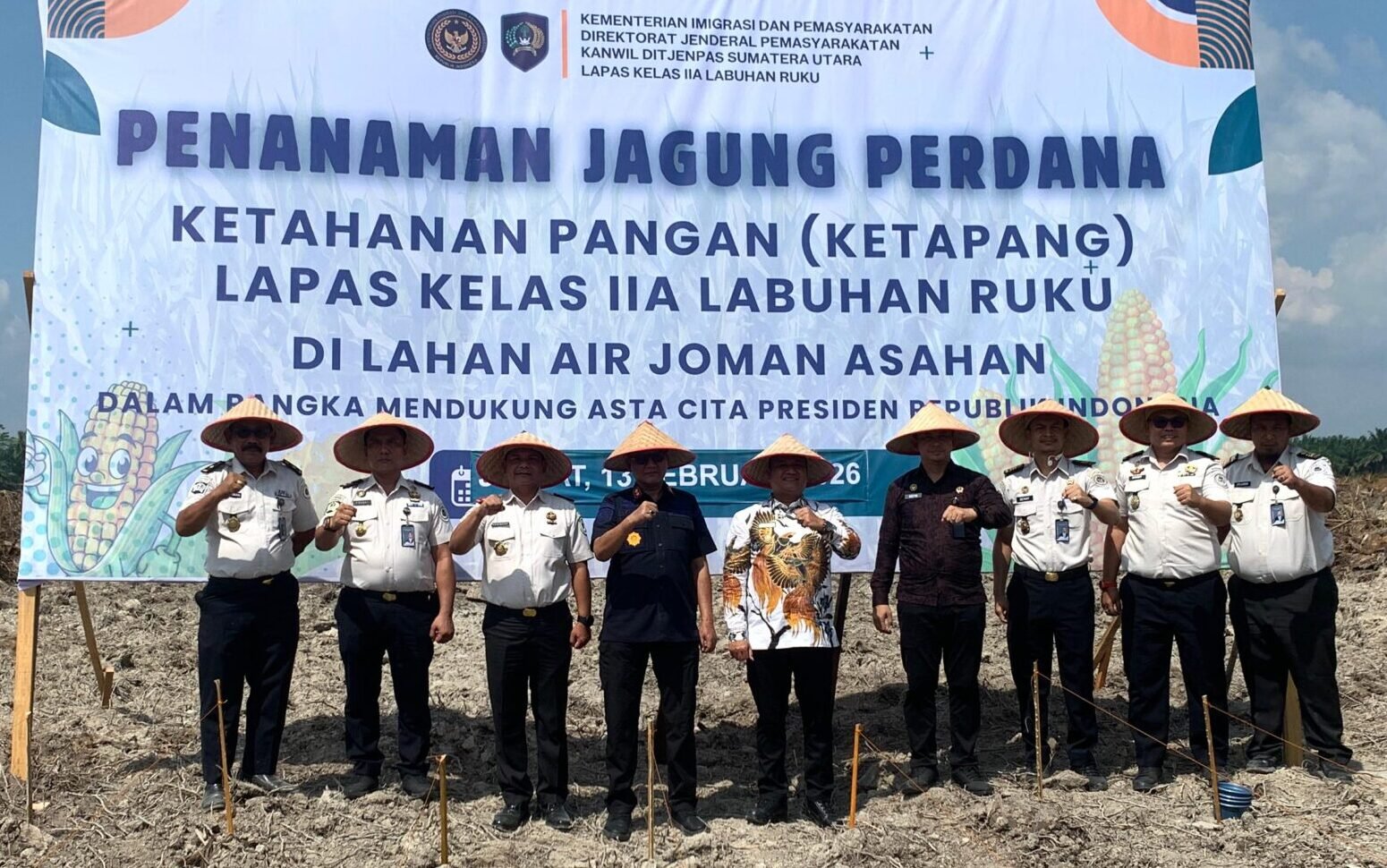 Rianto bersama KaKanwil Dirjen Pemasyarakatan Sumut Yudi Suseno, Kalapas Labuhan Ruku, Kalapas Tanjung Balai, jajaran Lapas, foto bersama usai tanam bibit jagung secara simbolis*
