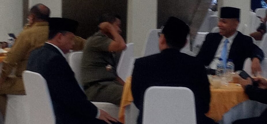 Di suasana lebaran Idul Fitri 1447 H. DPRD Sumatera Utara Sumut menggelar acara halal bil halal di area lobi ruang rapat paripurna.