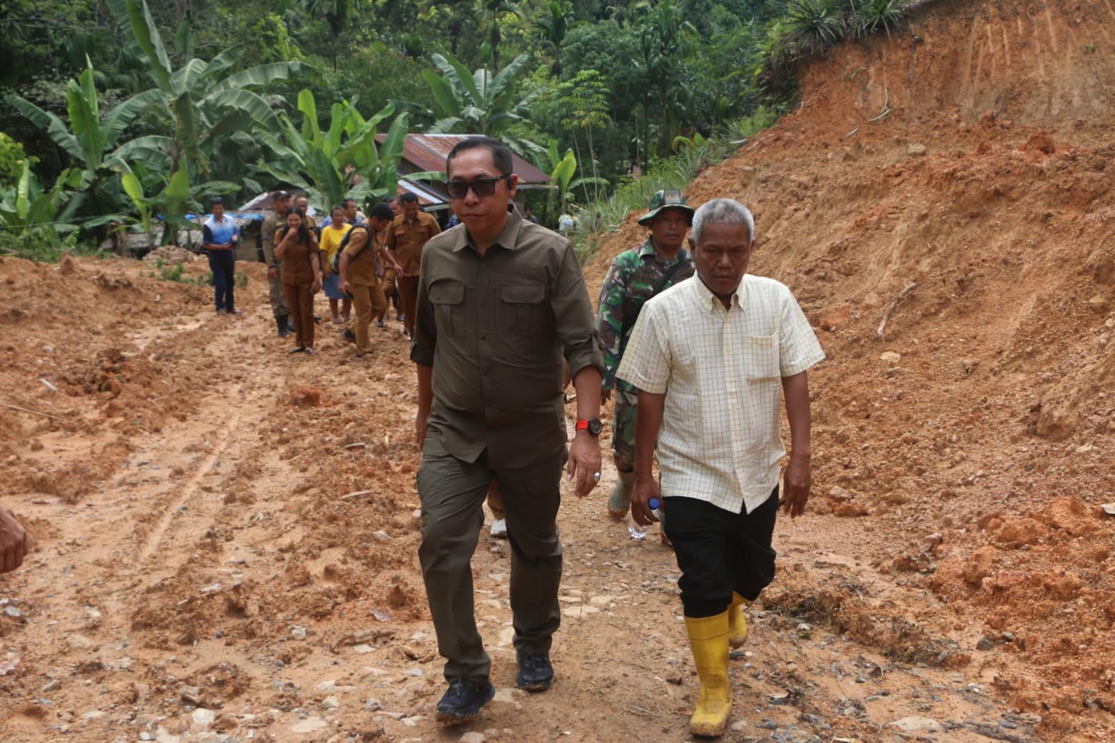 Kunjungan kerja Bupati JTP Hutabarat ke daerah terdampak bencana di Kecamatan Adiankoting.