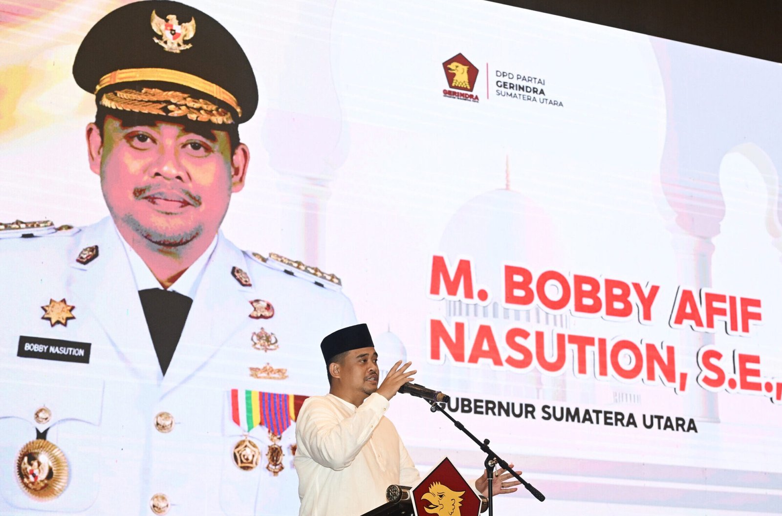 Gubernur Sumatera Utara (Sumut) Bobby Nasution menghadiri buka puasa bersama Partai Gerindra Sumut dI Convention Hotel Santika Dyandra Jalan Kapten Maulana Lubis, Medan, Sabtu (7/3/2026). Acara dihadiri oleh para petinggi Partai Gerindra Sumut, Ketua DPRD Sumut, serta Bupati/Walikota Se-Sumut.