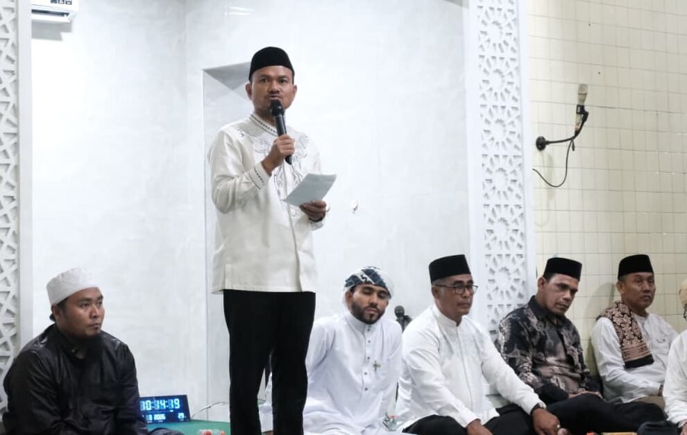 Walikota Tanj.Balai, Mahyaruddin Salim sampaikan kata sambutan dalam acara pembukaan Gerakan Tadarus Berjamaah.