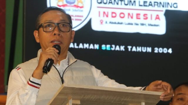 Bupati Taput JTP Hutabarat membuka resmi Olympiade Sains VII di Auditorium IAKN Tarutung Silangkitang.